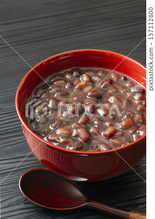 Boiled red beans, whole bean paste Boiled red beans, whole bean paste 137112800