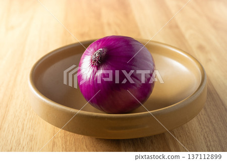 onion onion 137112899