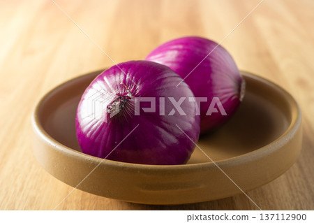 onion onion 137112900