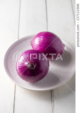 onion onion 137112906