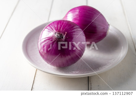 onion onion 137112907