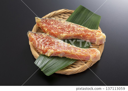 Silver salmon in Nishikyo pickle Silver salmon in Nishikyo pickle 137113059