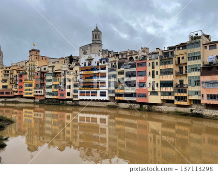 Girona City with Colorful Houses Along Onyar River Girona City with Colorful Houses Along Onyar River 137113298