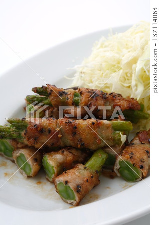 Grilled asparagus wrapped in meat Grilled asparagus wrapped in meat 137114063