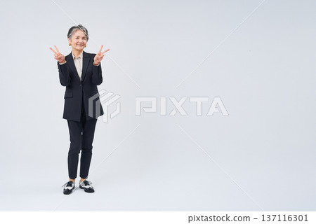 A dynamic senior businesswoman A dynamic senior businesswoman 137116301