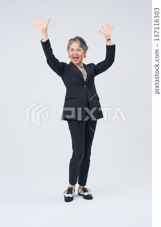 A dynamic senior businesswoman A dynamic senior businesswoman 137116303