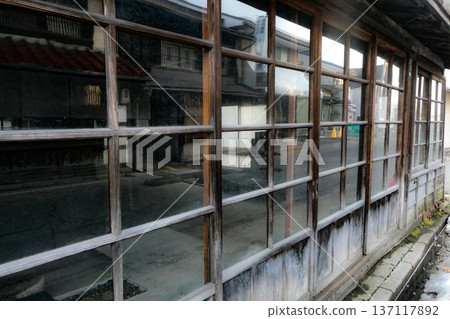 A craftsman who made crafts was put up for rent after many years A craftsman who made crafts was put up for rent after many years 137117892