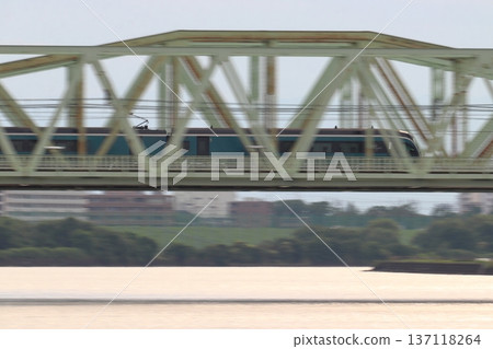 Limited Express Saphir Odoriko crossing the Arakawa River: A train bound for Higashi-Omiya Limited Express Saphir Odoriko crossing the Arakawa River: A train bound for Higashi-Omiya 137118264