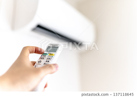 用遙控器控制空調 137118645