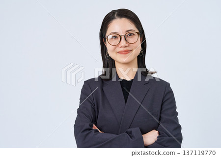 young business woman wearing glasses 137119770