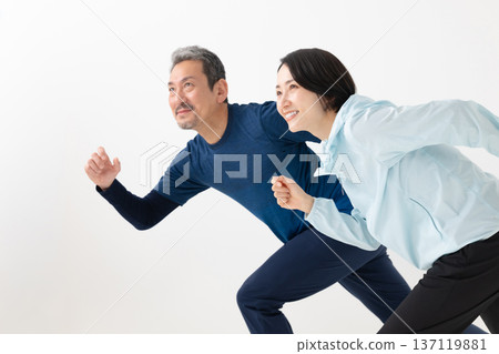 Running men and women Running men and women 137119881