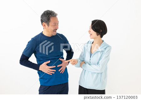 Men and women worried about diet and muscle training Men and women worried about diet and muscle training 137120003