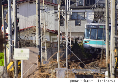 群馬縣：原日比谷線列車穿過居民區 137123293