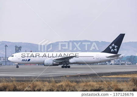 冬季仙台機場，飛機滑行中，宮城縣名取市 137126676