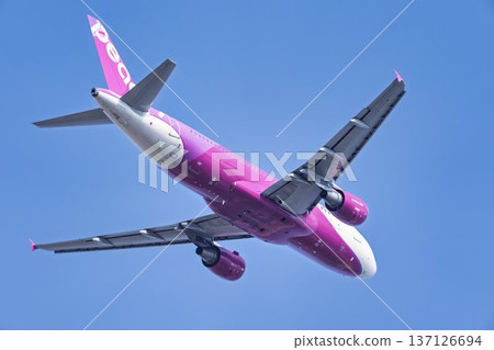 冬日仙台機場，藍天白雲，飛機起飛，宮城縣名取市 137126694