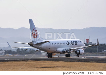 冬季仙台機場，飛機滑行中，宮城縣名取市 137126707