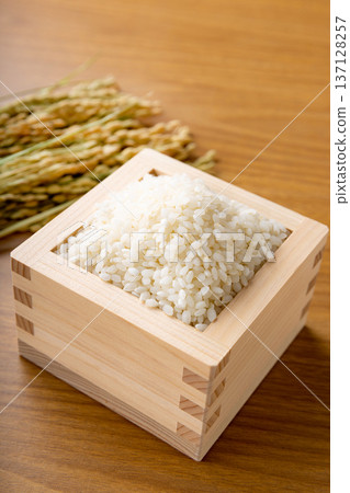 在一個碗裡的飯 137128257