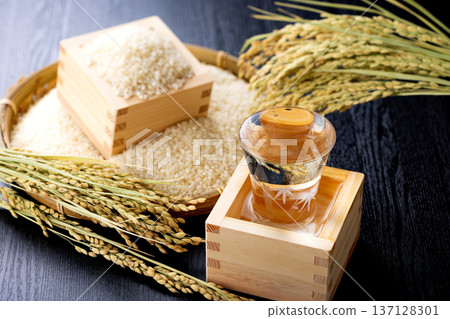 盒子裡有米和酒 盒子裡有米和酒 137128301