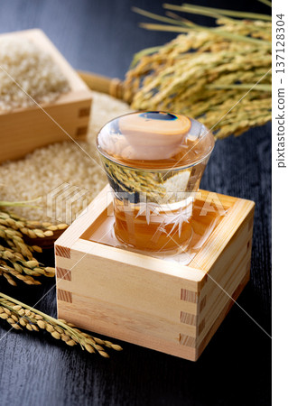 Rice and sake in a wooden box Rice and sake in a wooden box 137128304
