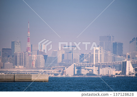 從城南島海濱公園看到的飛機 從城南島海濱公園看到的飛機 137128628