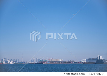 從城南島海濱公園看到的飛機 137128633