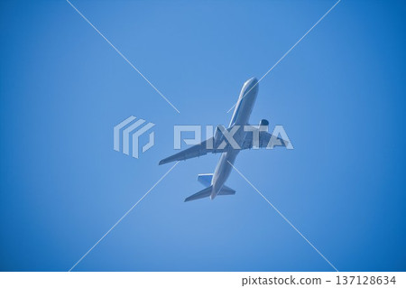 從城南島海濱公園看到的飛機 137128634