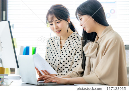 Woman working in the office Woman working in the office 137128935