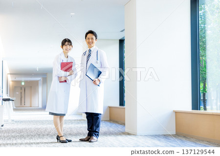 Men and women in white Men and women in white 137129544