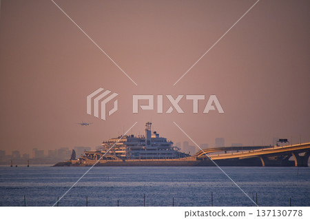 Airplanes seen from Kisarazu Mitate Beach Airplanes seen from Kisarazu Mitate Beach 137130778