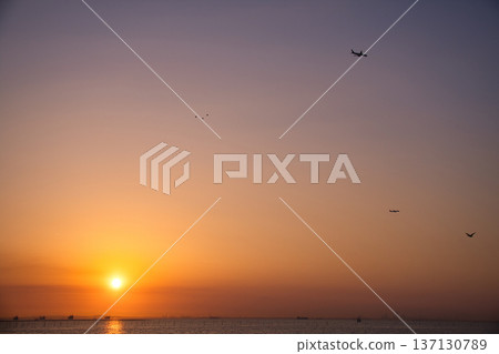 Airplanes seen from Kisarazu Mitate Beach Airplanes seen from Kisarazu Mitate Beach 137130789