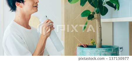 生活方式：男性，室內植物 137130977