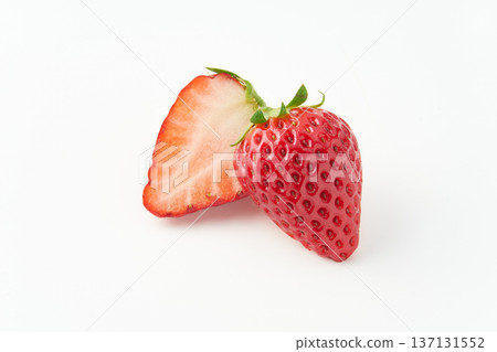 Image of Japanese strawberries (Amaran) 137131552