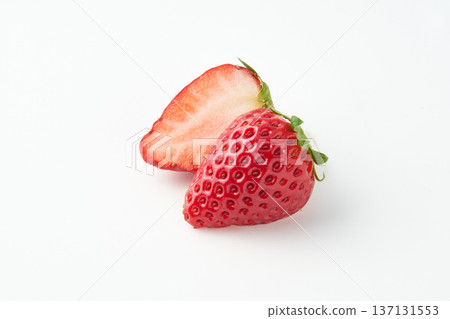 Image of Japanese strawberries (Amaran) 137131553