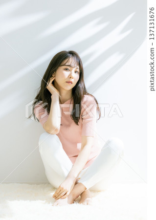 年輕的女士的肖像 137131676