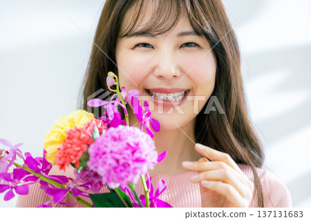 有花的一個少婦 137131683