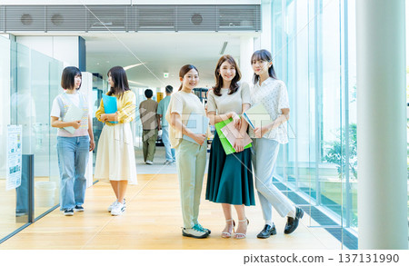 年輕的大學生 137131990