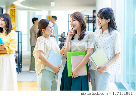 年輕的大學生 137131991