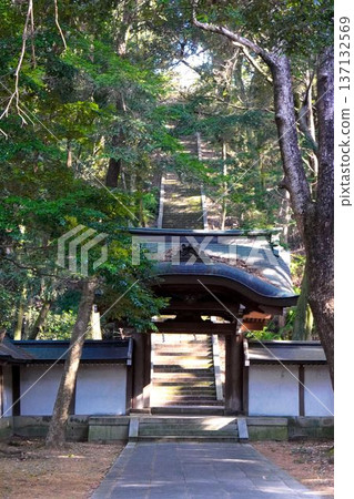 Endless stone steps and Karamon gate Endless stone steps and Karamon gate 137132569