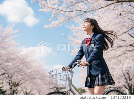 高中女生騎腳踏車上學 137133219