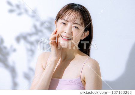 Middle women beauty Middle women beauty 137133293