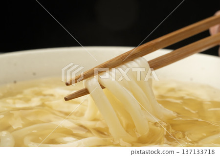 Pick up cold udon noodles with chopsticks Pick up cold udon noodles with chopsticks 137133718