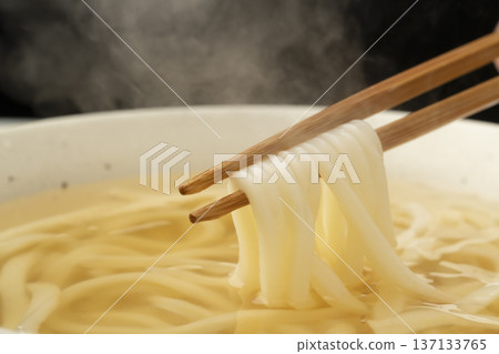 Pick up the steaming hot udon noodles with chopsticks Pick up the steaming hot udon noodles with chopsticks 137133765