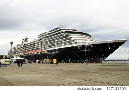 威士特丹號郵輪等待啟航 137133803