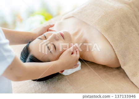 面部按摩 137133946