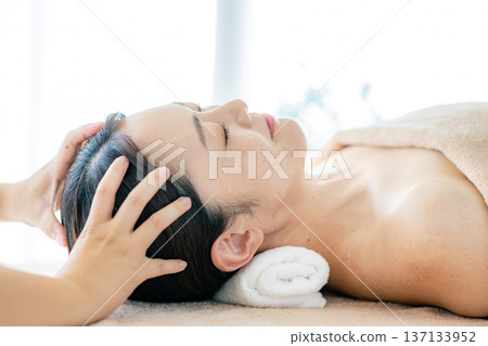 頭皮按摩 137133952