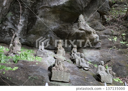 1,500 Arhat Statues [Mt. Nokogiri, Chiba Prefecture] 137135000