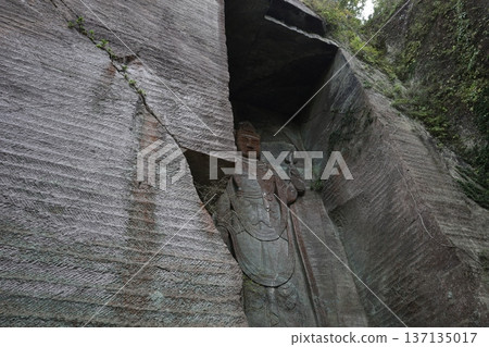 Laputa's Wall and the Hyakushaku Kannon Bodhisattva [Mt. Nokogiri, Chiba Prefecture] 137135017