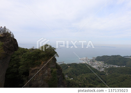 View of Tokyo Bay and the Earth from Nokogiriyama Observatory [Chiba Prefecture] 137135023