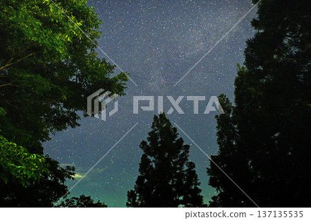 Countless stars spread across the night sky above an abandoned school in the Satoyama area of Tokamachi City, Niigata Prefecture Countless stars spread across the night sky above an abandoned school in the Satoyama area of Tokamachi City, Niigata Prefecture 137135535