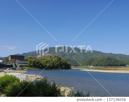 Ozu Castle seen from the Hijikawa River (Ozu City, Ehime Prefecture) Ozu Castle seen from the Hijikawa River (Ozu City, Ehime Prefecture) 137136056